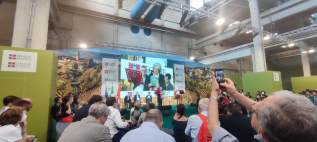 20 maggio 2022, Parole di dialogo, a cura del Coordinamento degli Istituti Culturali del Piemonte, legge Rosy Alciati, testo di Laura Badini Confalonieri Colonnetti, con Alessandro Barbero e Mauro Forno. Foto di Beatrice Bonino.